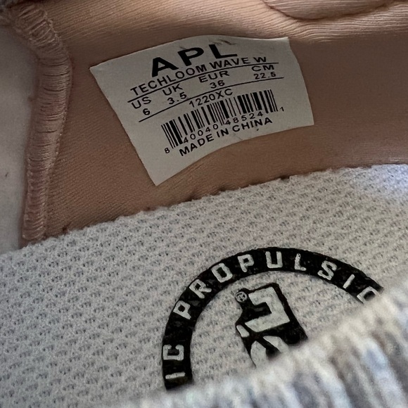 Women’s APL TechLoom Wave Hybrid Running Shoe size 6 - Picture 10 of 10